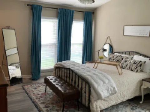 Bluedoor House Comfy Home close to NB, SA, & RAFB โรงแรมในLive Oak