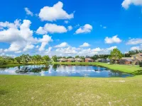 Luxury lake and conservation view home, new upgraded kitchen appliances فنادق في كليرمونت