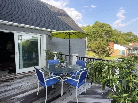 The Fig Tree Garden House.Casual elegance in a park like setting