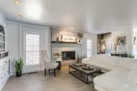 WATERFRONT 🎣 | INFINITY SALTWATER POOL 🏊 | HOT TUB | LAKEFRONT | LAKE HEFNER | Hotel a Warr Acres