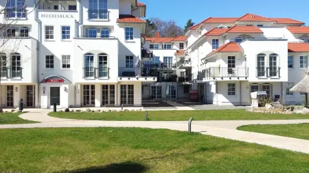 Modern apartment in direct beach location / POOL /sauna /W-LAN, parking included