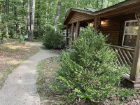 Charming & Pet Friendly! Cabin in Iuka MS- near JP Coleman State Park