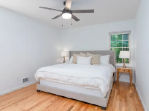 Newly renovated, pristine home Hotels in Chamblee