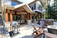 Lake Dreams, A Luxury 5-Bedroom Lakefront Home with Hot Tub