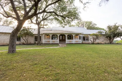 Newly Renovated Farmhouse on a Working Horse Ranch Near Popular Wedding Venues