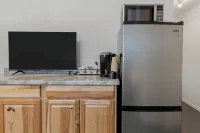 Private Suite, Sleep and Bike- Seconds 2  trail! Private Basement Apartment.