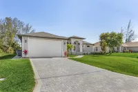 Deluxe 4BD/3BH Waterfront Home with Heated Pool and Golf Access and EV Charger