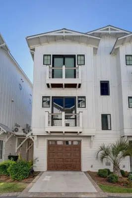 NEW Wrightsville Beach 3 Bedroom Condo, 50 Steps to Beach, Ocean Views!