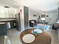 Downtown Villa-Fully equipped! Short drive Beaches, Short Walk to Payne Park.