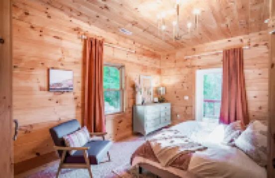 Cozy & kid friendly cabin w/ million $ views, hot tub, game room, and fire pit!!