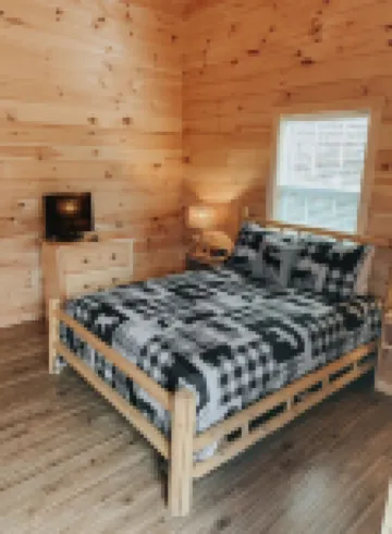 Mountain Views, Hot Tub & More — the Blue Moose Cabin Just Minutes from Town!