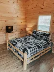 Mountain Views, Hot Tub & More — the Blue Moose Cabin Just Minutes from Town!