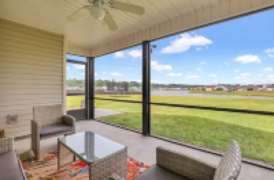 ⭐ Lakeside Family Oasis. 19 minutes to Downtown Savannah! 10 Guest Stay. ⭐