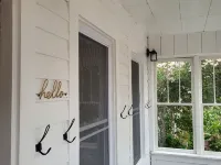New! Tasteful, fresh 3BR on quiet street in Calumet Hotels in Calumet