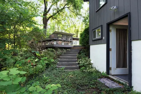 Spacious 4 bdrm home, Close to Lake, Wine, Downtown, Kid Friendly, Self Checkin