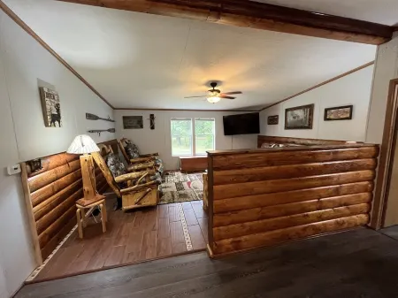 Dogs Welcome! Lake House. Close to Dells! Отели в г. Лемонвейр