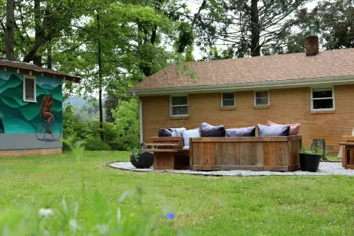 Entire Cottage at PNF with Bike storage - Wifi