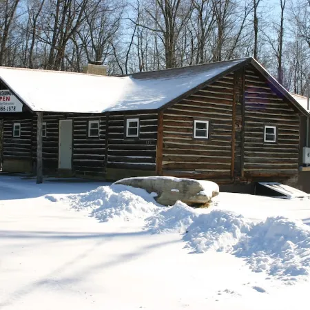 Family and Pet Friendly, Lodge is 20 Mins from Penn State, State College PA