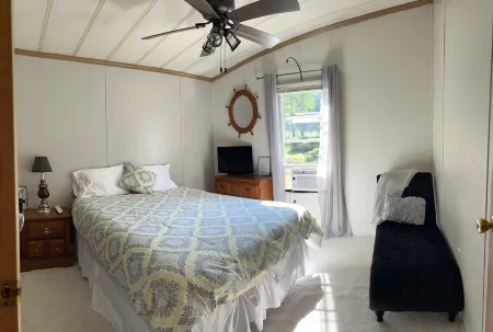 Cozy Home!  Close to the Ski Blue Mountain, the Poconos, and Jim Thorpe.