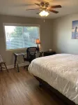 Dog Friendly, Allergen-free 5 minute walk to the bay and eateries