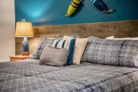 🌈 Spacious Dog-Friendly 🐶 Home with Parking 🚗 -- West End on Commercial St