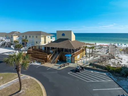 Renovated Studio condo with partial view of beach dunes-Beach Service included