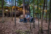 FUN Cabin - Pool Tables, Games, Jacuzzi, Firepit, Hammocks, Sleeps 12! Hotel a McCurtain County