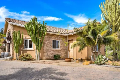 Private Casita close to beaches & hiking 레우카디아 오크스 공원 주변 호텔