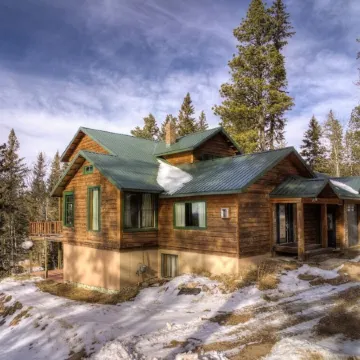Lost Camp Lodge just a few blocks from Terry Peak