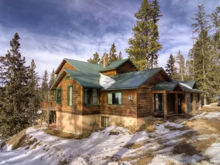 Lost Camp Lodge just a few blocks from Terry Peak
