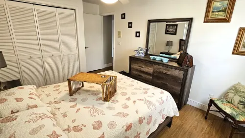 Tropical Waterfront Pool Home, Private Dock, Kayaks, Direct Access to Tampa Bay! Hotels in Apollo Beach