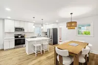 Private Pool~King Beds~Fire Pit~Sunroom~Near Charleston