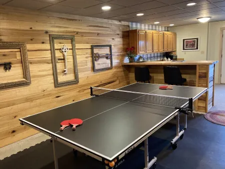 The Bourbon Lodge - Log home escape, Bourbon Trail, sunsets, peaceful retreat