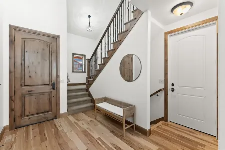 Hot tub, 2 primaries, 180° view of Deer Valley, 1GB wifi, pets welcome