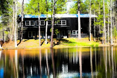 Black Pearl Lodge @ DeGray. Small event venue or fun family getaway!