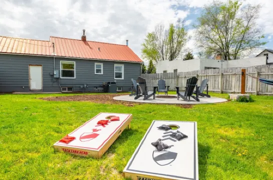 Cheerful Bancroft bungalow near Lava Hot Springs. 卡里布縣酒店