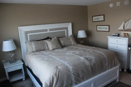 Oceanfront corner Condo Stunning Views -heated pool Satellite Beach -Cocoa Beach Отели в г. Сателлит Бич