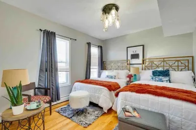 Beautiful decor 3rd FL condo walk to MBTA and mins to Downtown Boston