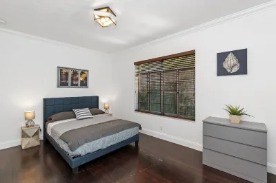 NEW Downtown Historic Gem★A+ location★ Beach shops Hotels in Downtown Hollywood