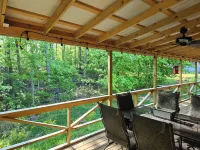 Cozy lake house w/ spacious deck, BBQ/fire pit. Boat ramp1 mi away Pet friendly!