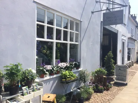 The Secret Cottage in the centre of historic Kimbolton village, Cambridgeshire