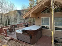 Close to town cabin w/Hot Tub in Steamboat Springs