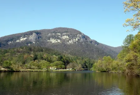 Owl's Nest Cabin. Romantic Cabin on beautiful Lake Lure! Отели рядом с достопримечательностью «Lake lure»