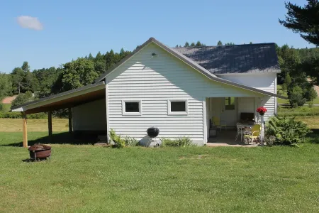 The Douglas Place - A Rustic Cabin on Armenia Mountain