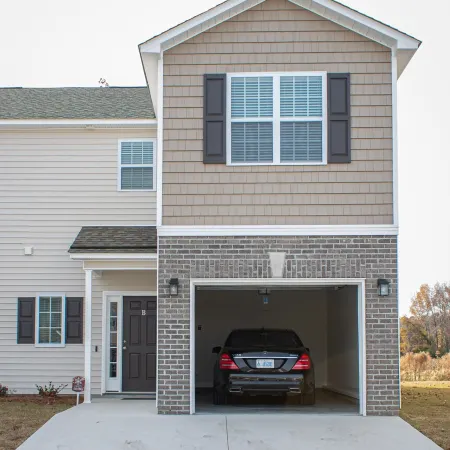 Luxury 3Br/3BA Smart Home Near Ecu & Vidant Hospital w/ Fast WiFi & EV Charging!