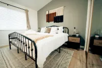 Prime Location-Steps from Route 66