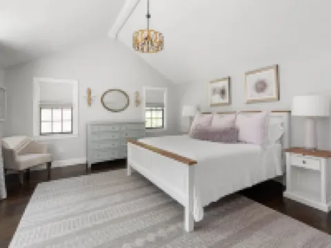 Amazing  Location, Downtown Charmer 5 Bedrooms, First Floor Master Suite Hotels in Andover