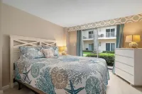 3 Bedroom 2 Bath Palm Bay club Walk out patio ground floor Hotels in Siesta Key