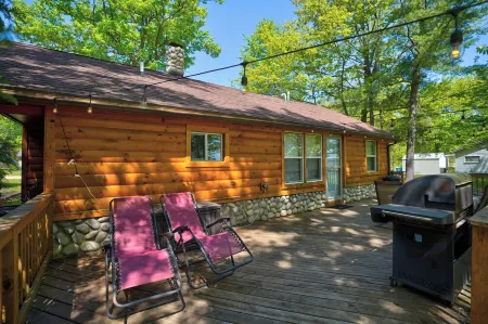 Relaxing Getaway with that UP North Feel!