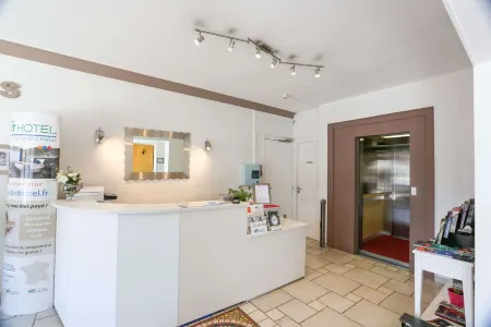 Brit Hotel Bleu Nuit Отели в г. Сен-Вез